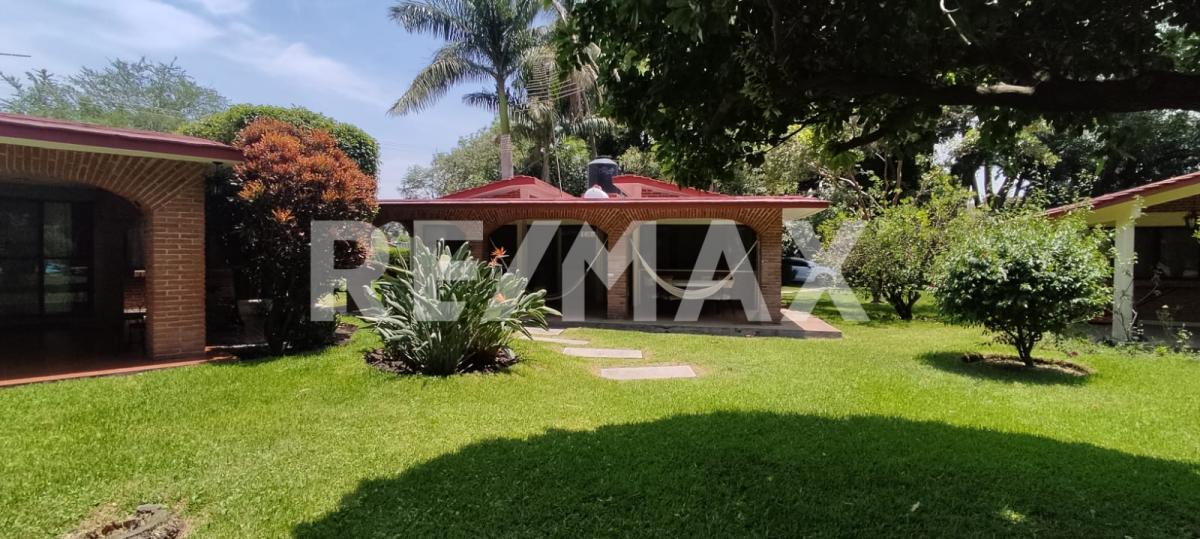 Casa en Condominio en venta con gran jardín y alberca en Oacalco, Yautepec, Morelos