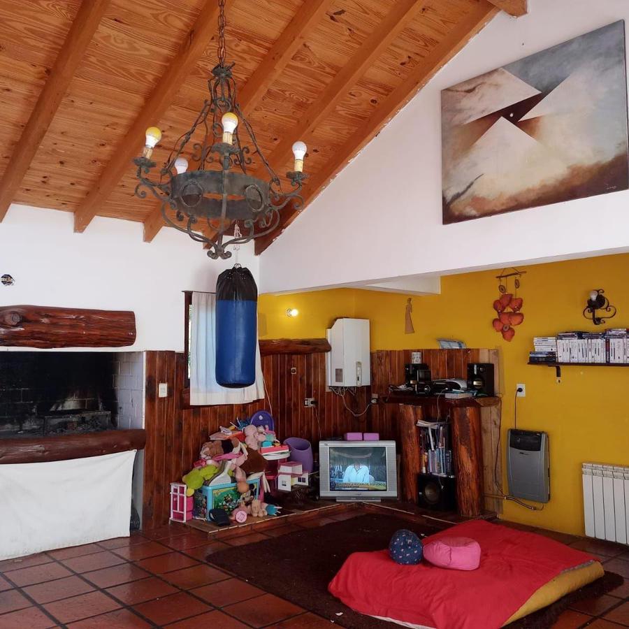 Casa en venta de 2 dormitorios c/ cochera en Villa Los Coihues