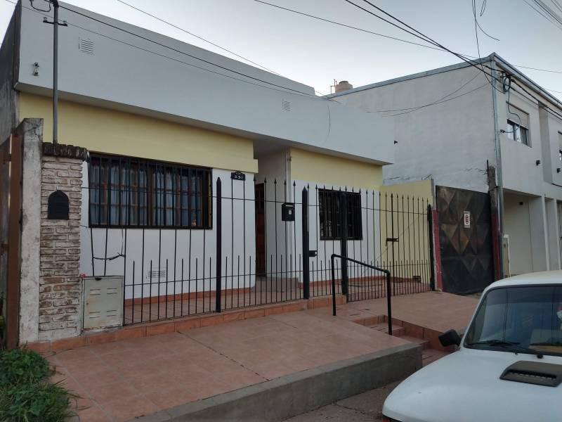 Casa en venta en gualeguaychú con amplio patio