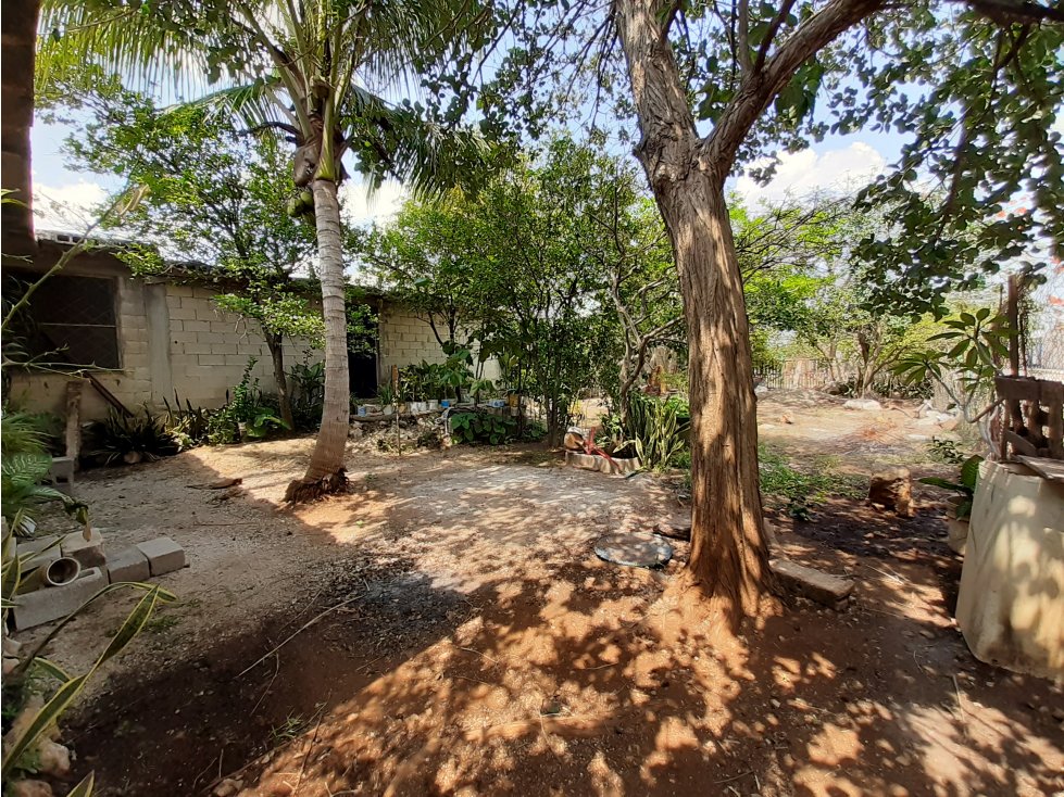 Se vende casa en esquina con terreno grande en Kanasín Yucatán