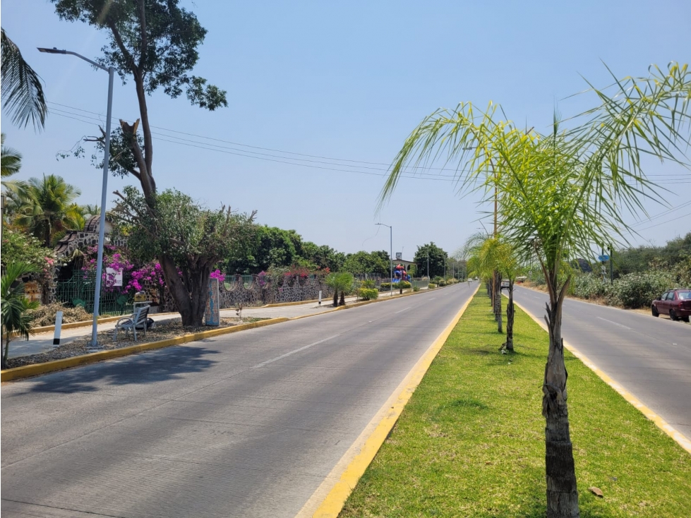 Qh5 4858 Casa con 3 Locales Boulevard Yautpec-Oacalco Morelos